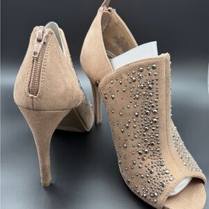 Jennifer Lopez Tan Embellished Heels